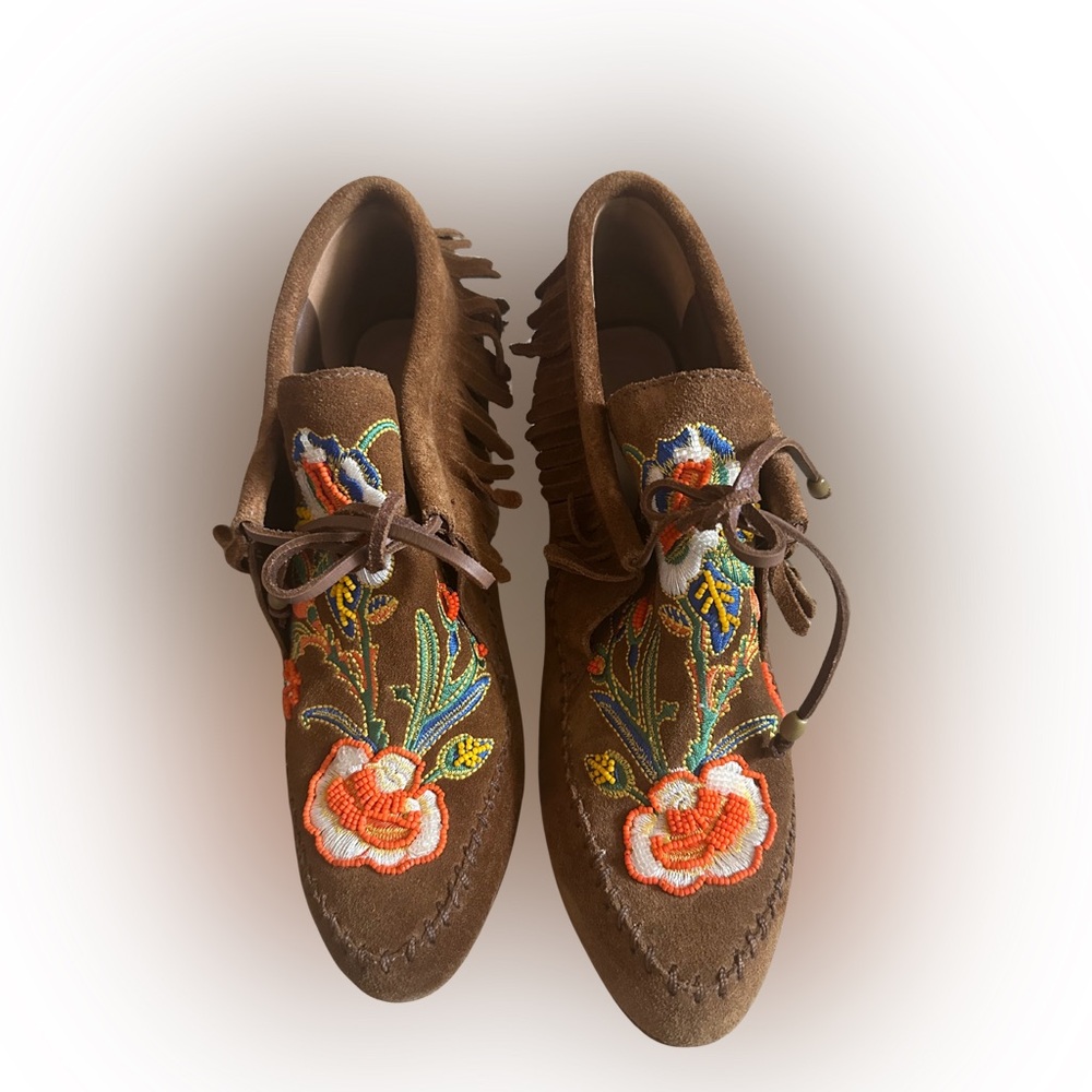 EUC Sz 10 Tory Burch Brown Embroidered Heels